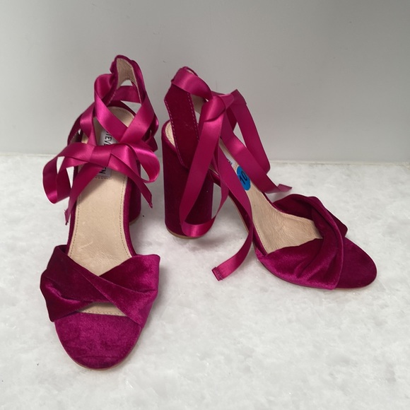 NWOT Steve Madden Velvet sandal - Picture 3 of 4